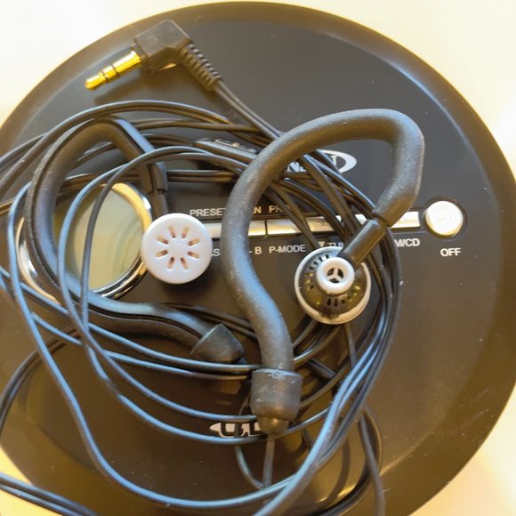 Jensen CD-60 Portable Personal CD Player CD/MP3 Player + Digital AM/FM Radio - Picture 8 of 10